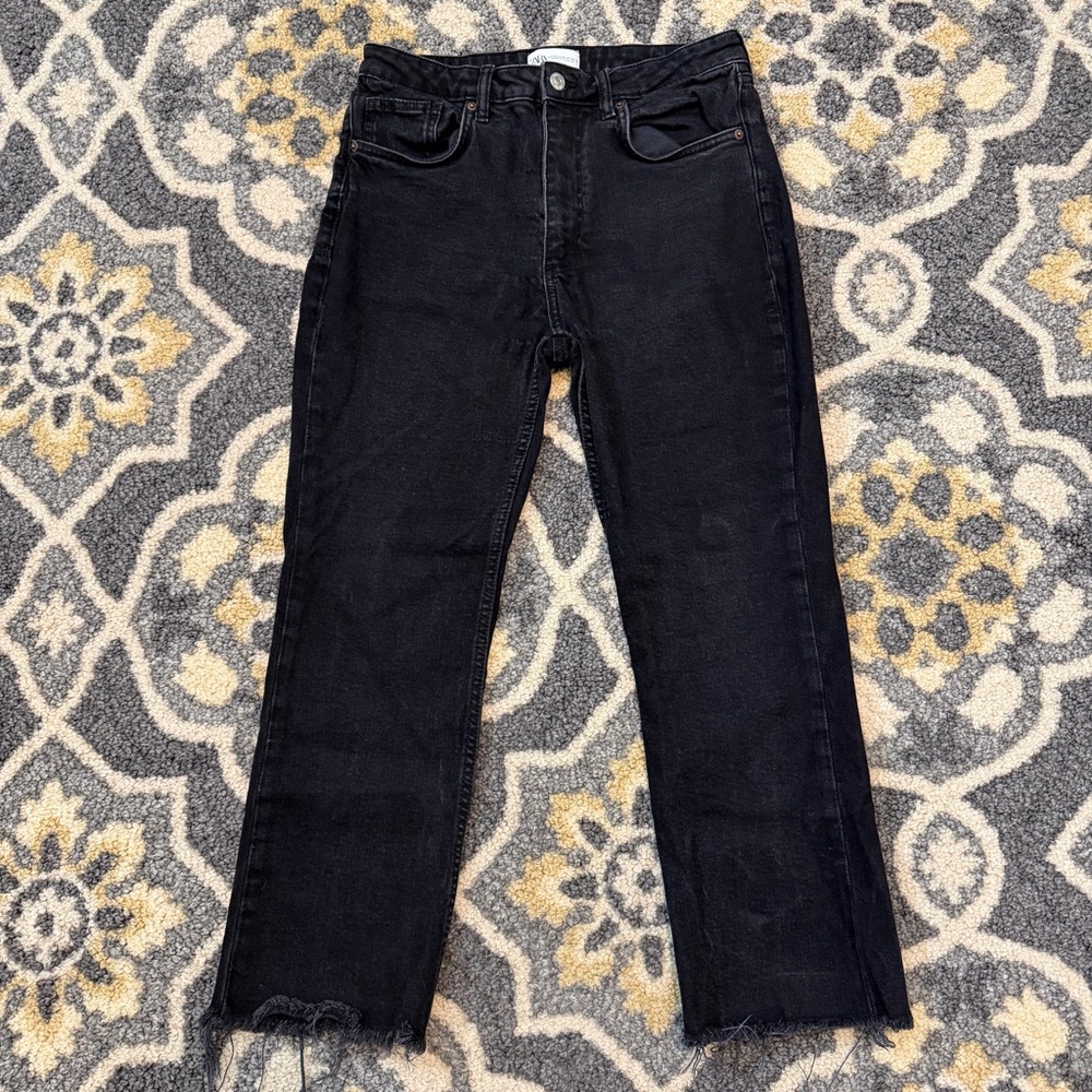 ZARA Black Denim Cropped High Rise Straight Leg Raw Hem Jeans |  Size 8